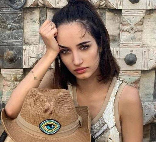 Kerem Bürsin'in yeni aşkı Türkiye’nin en zengin ailesinin torunu çıktı - Resim: 37